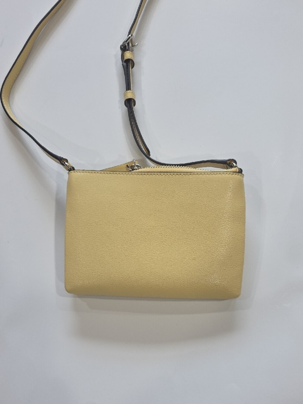 ♠️♠️Kate Spade Perry Saffiano Pale Yellow Leather Crossbody Wallet♠️♠️ - Picture 4 of 4